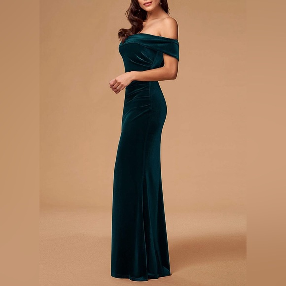 Velvet Evergreen Maxi Dress NWT (medium) - Picture 2 of 5